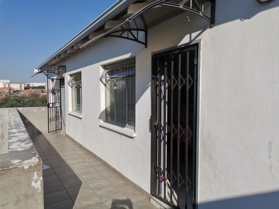 2 Bedroom Property for Sale in Fleurhof Gauteng