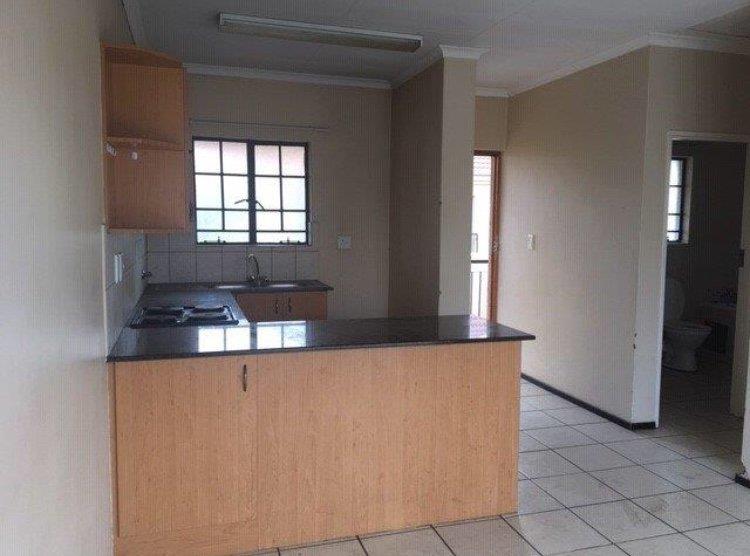 To Let 1 Bedroom Property for Rent in Grand Central Gauteng