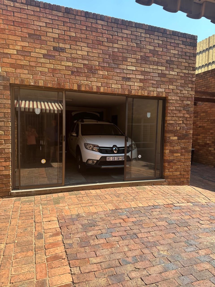 To Let 2 Bedroom Property for Rent in Pollak Park Gauteng