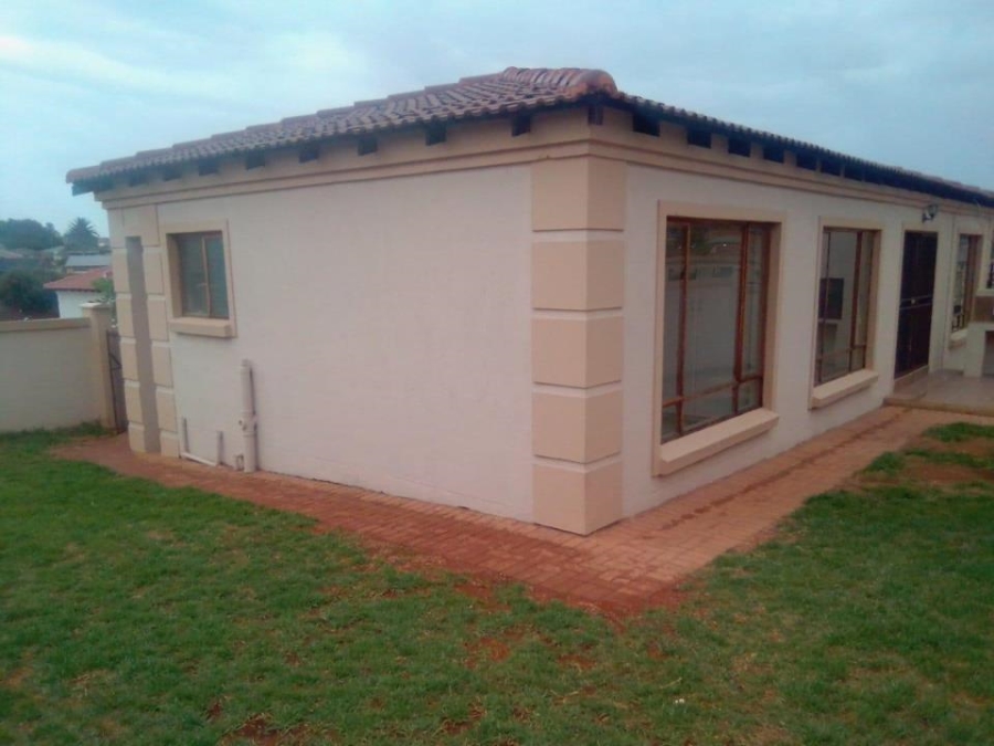 To Let 3 Bedroom Property for Rent in Quellerie Park Gauteng