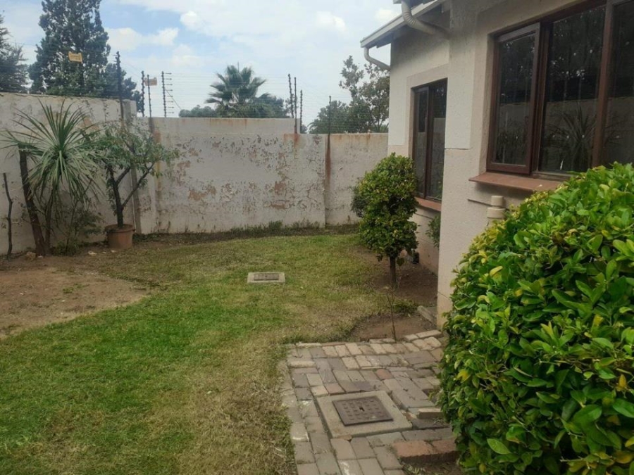 To Let 1 Bedroom Property for Rent in Bromhof Gauteng