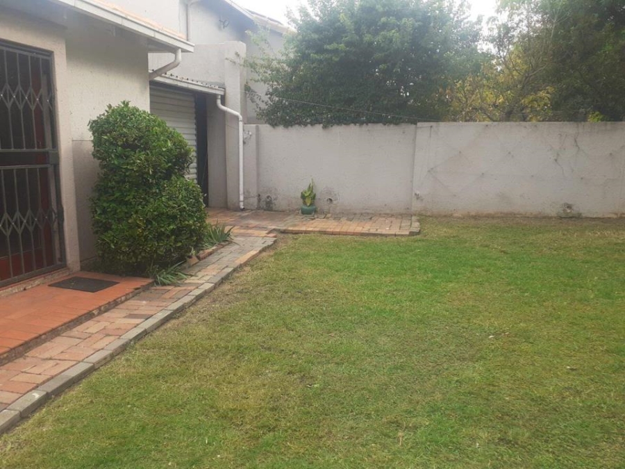 To Let 1 Bedroom Property for Rent in Bromhof Gauteng