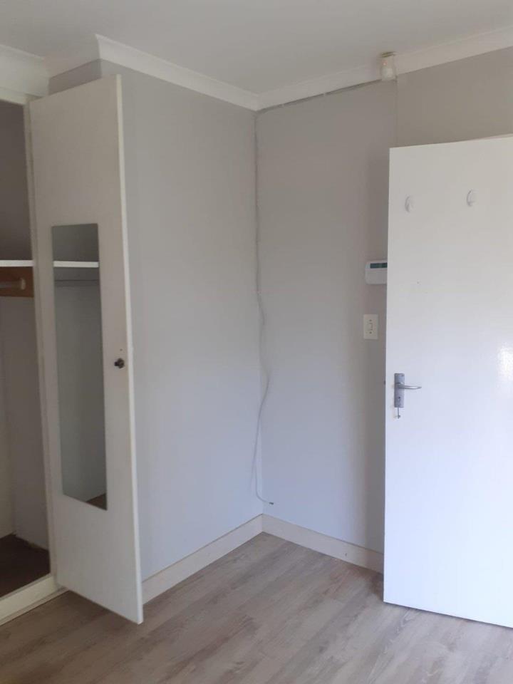 To Let 1 Bedroom Property for Rent in Bromhof Gauteng