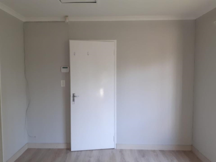 To Let 1 Bedroom Property for Rent in Bromhof Gauteng