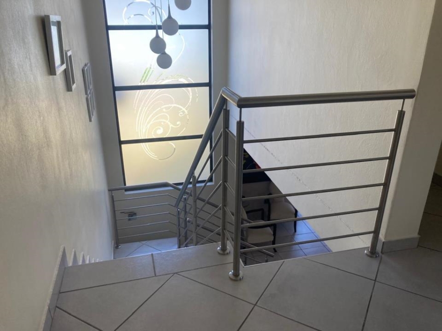 5 Bedroom Property for Sale in Pinehaven Gauteng