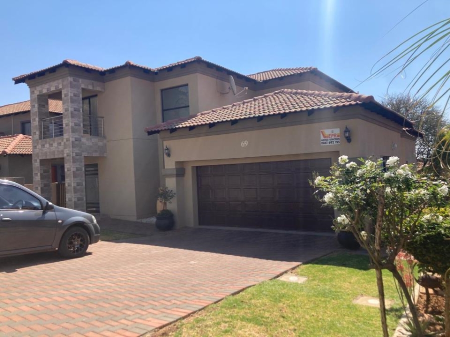 5 Bedroom Property for Sale in Pinehaven Gauteng