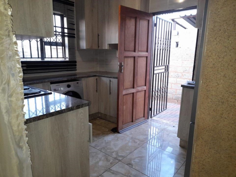 To Let 2 Bedroom Property for Rent in Protea Glen Gauteng