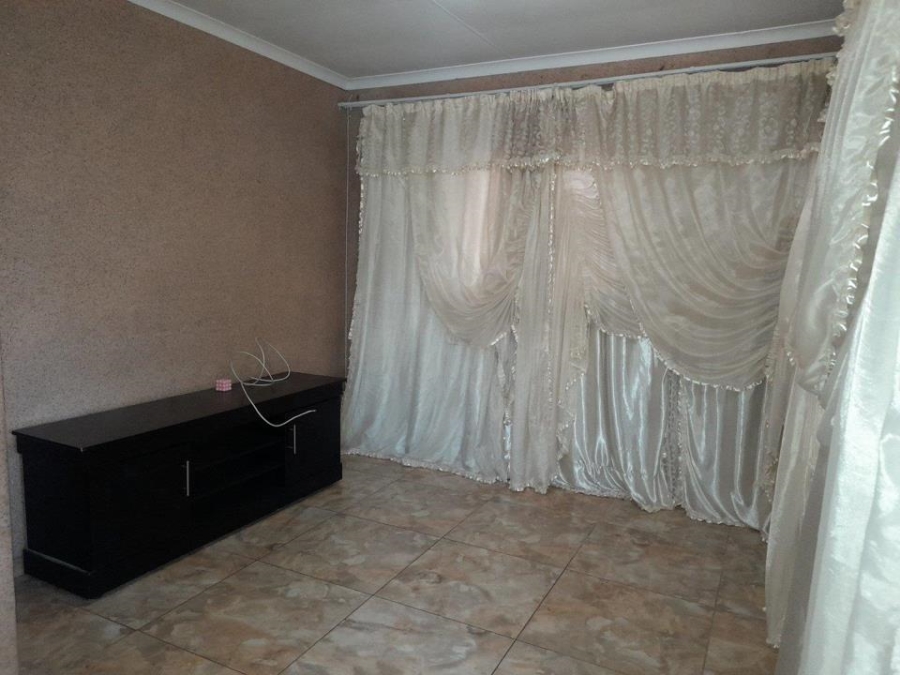 To Let 2 Bedroom Property for Rent in Protea Glen Gauteng