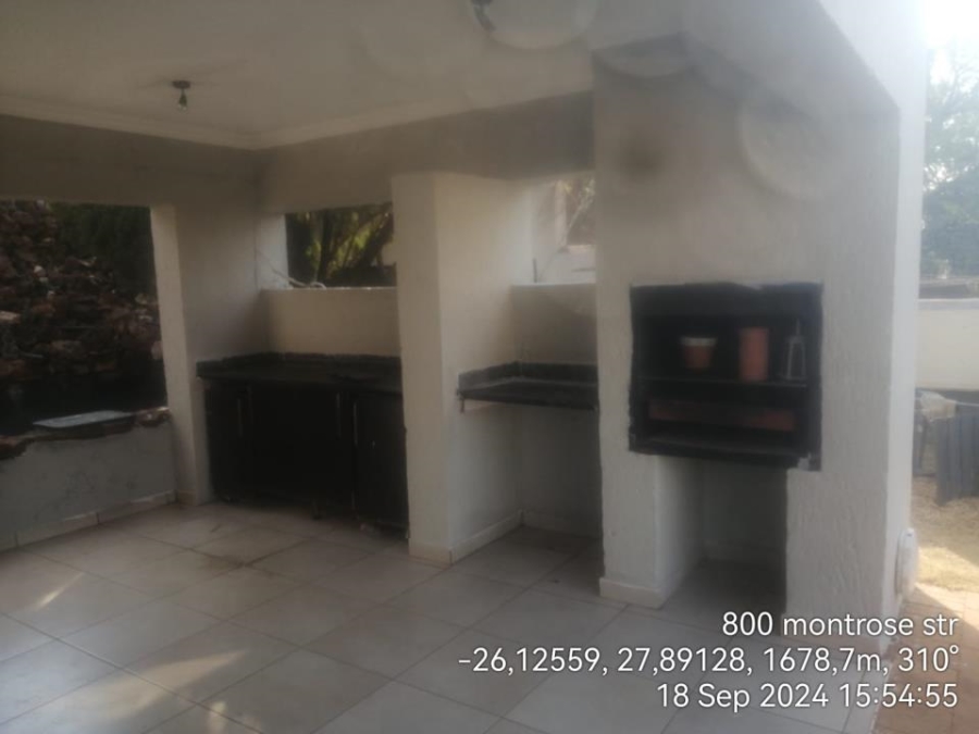 5 Bedroom Property for Sale in Little Falls Gauteng