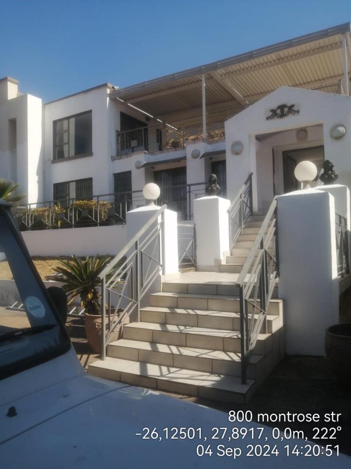 5 Bedroom Property for Sale in Little Falls Gauteng