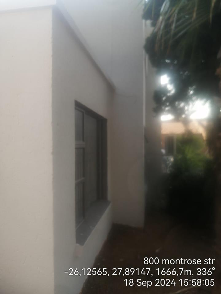 5 Bedroom Property for Sale in Little Falls Gauteng