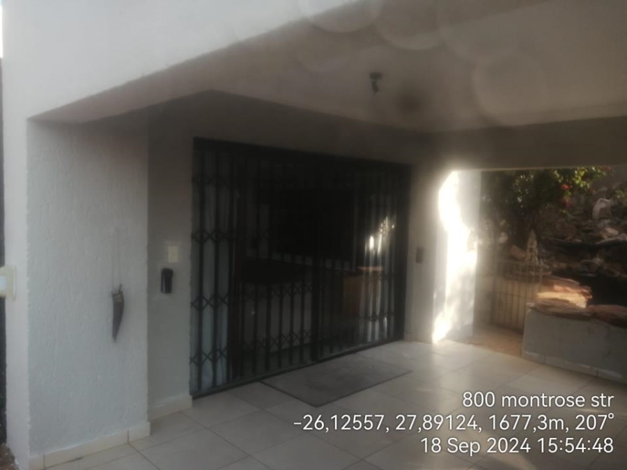 5 Bedroom Property for Sale in Little Falls Gauteng