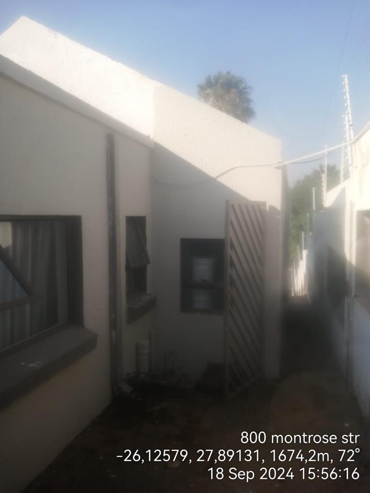 5 Bedroom Property for Sale in Little Falls Gauteng