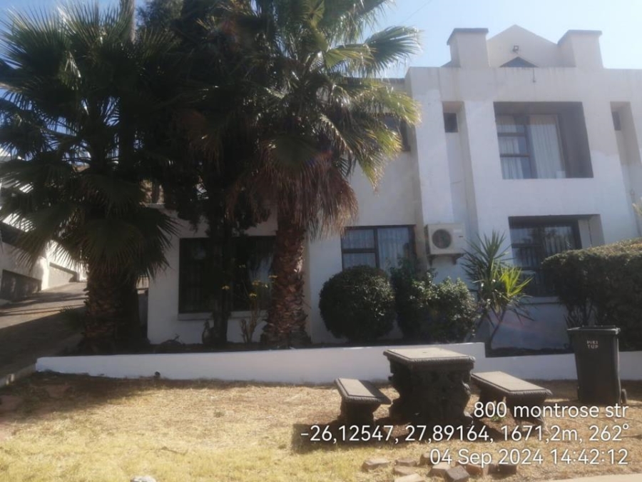 5 Bedroom Property for Sale in Little Falls Gauteng