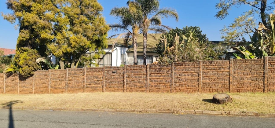 5 Bedroom Property for Sale in Silverfields Gauteng