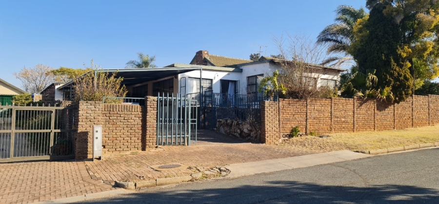 5 Bedroom Property for Sale in Silverfields Gauteng