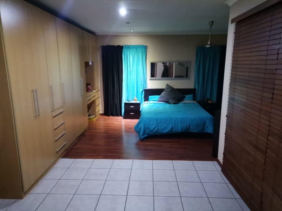 7 Bedroom Property for Sale in Witfield Gauteng