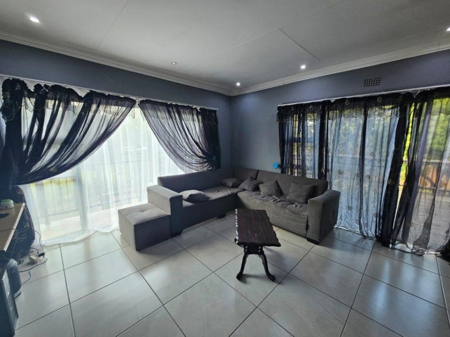 7 Bedroom Property for Sale in Witfield Gauteng