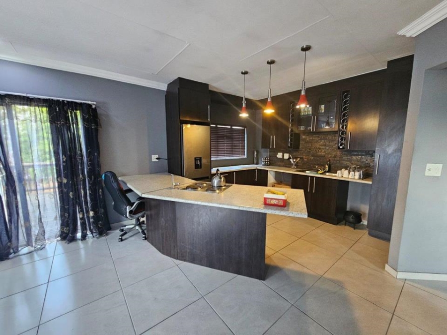 7 Bedroom Property for Sale in Witfield Gauteng