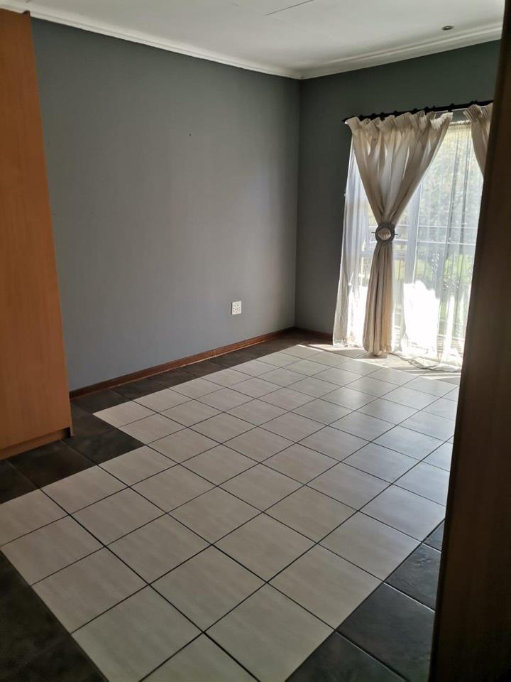 7 Bedroom Property for Sale in Witfield Gauteng