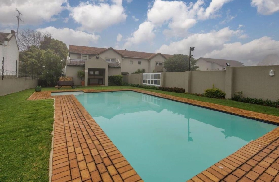 2 Bedroom Property for Sale in Magaliessig Gauteng