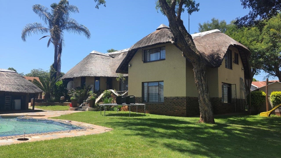 4 Bedroom Property for Sale in Rant En Dal Gauteng