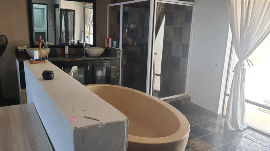 5 Bedroom Property for Sale in Rant En Dal Gauteng