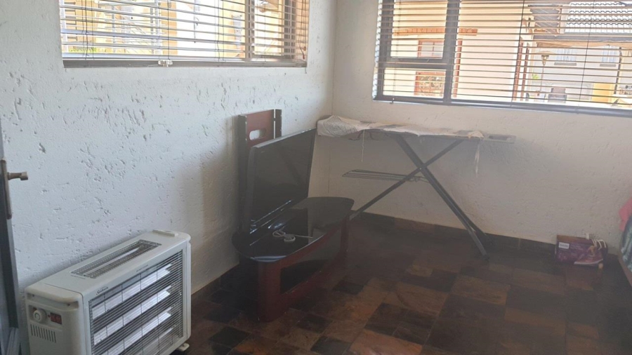 5 Bedroom Property for Sale in Rant En Dal Gauteng