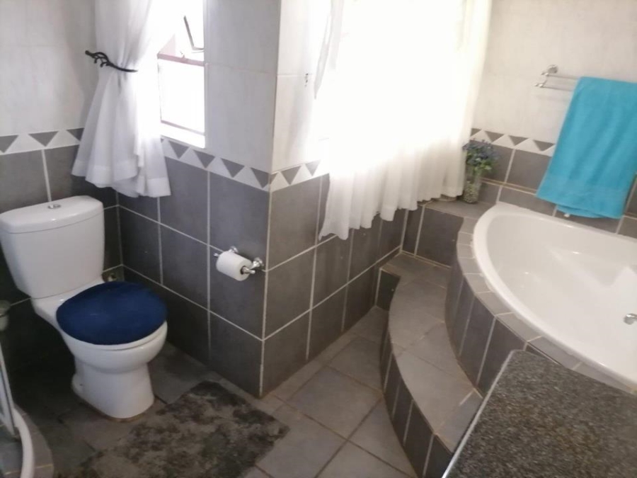 5 Bedroom Property for Sale in Kenmare Gauteng