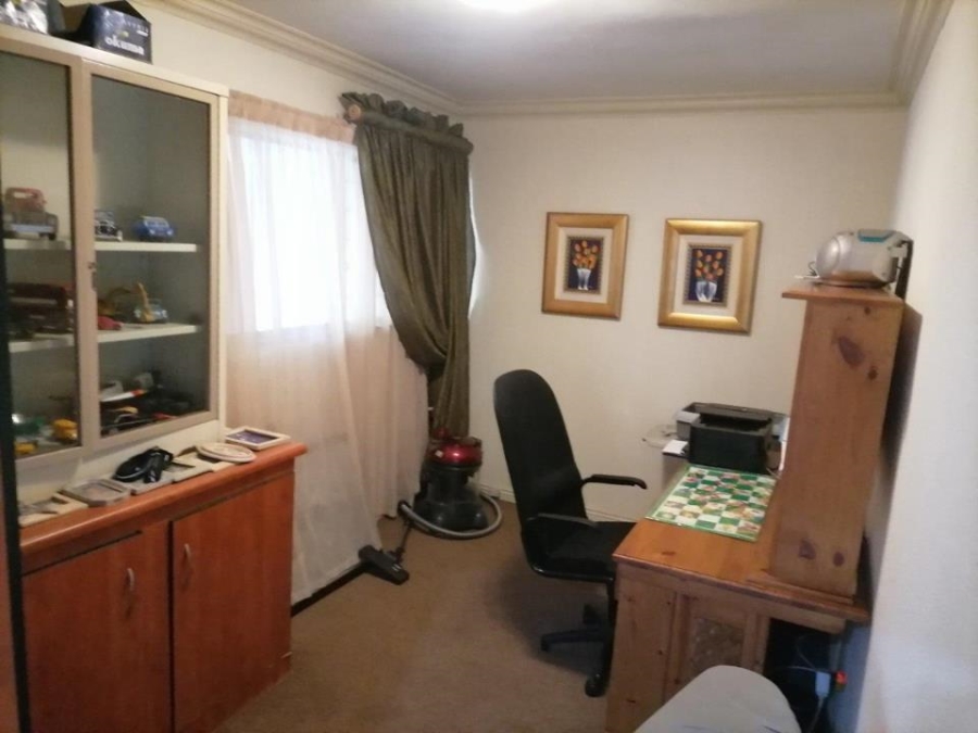 5 Bedroom Property for Sale in Kenmare Gauteng