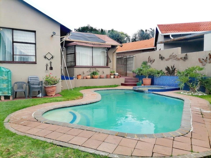 5 Bedroom Property for Sale in Kenmare Gauteng