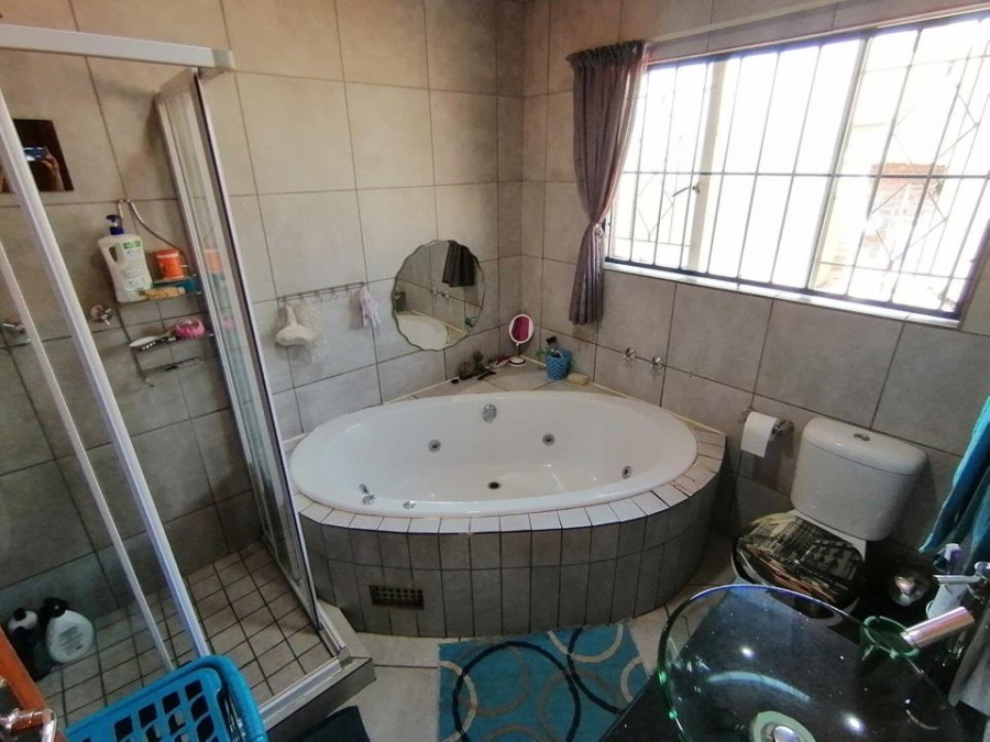 4 Bedroom Property for Sale in Rant En Dal Gauteng