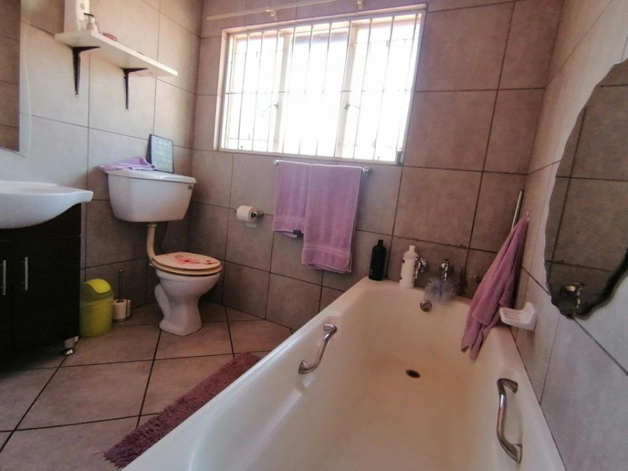 4 Bedroom Property for Sale in Rant En Dal Gauteng