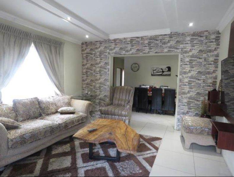 4 Bedroom Property for Sale in Blue Hills Gauteng