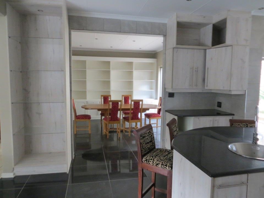 To Let 4 Bedroom Property for Rent in Constantia Kloof Gauteng