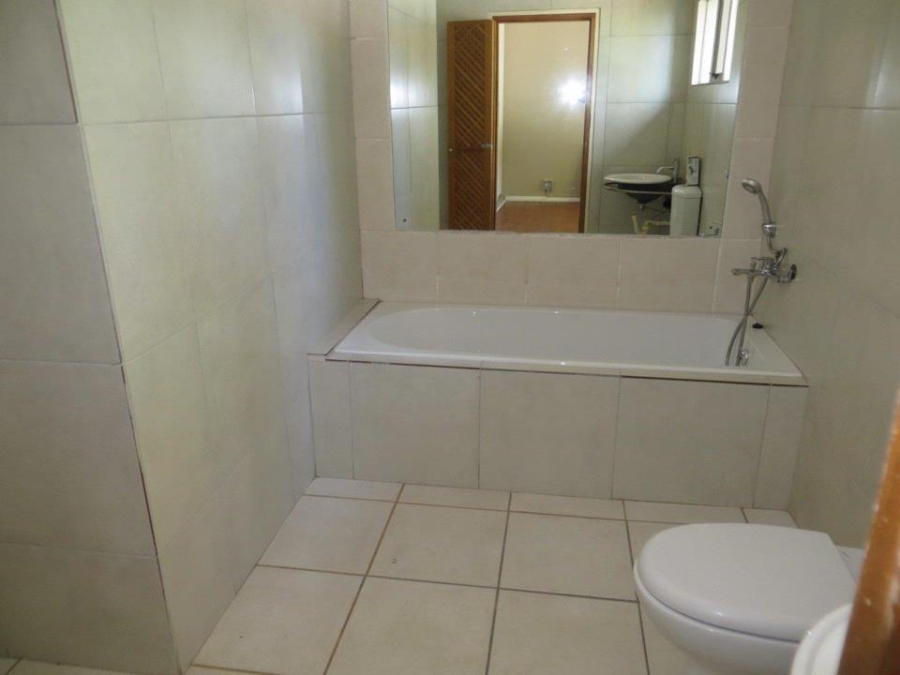 To Let 4 Bedroom Property for Rent in Constantia Kloof Gauteng