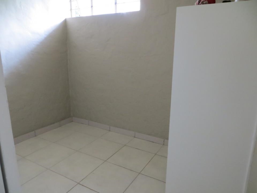 To Let 4 Bedroom Property for Rent in Constantia Kloof Gauteng