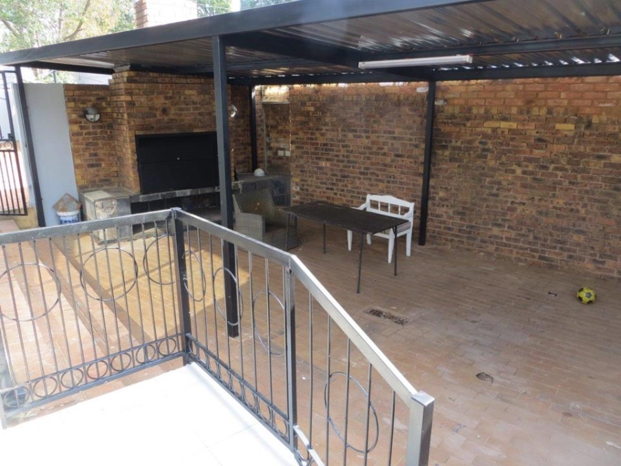 To Let 4 Bedroom Property for Rent in Constantia Kloof Gauteng