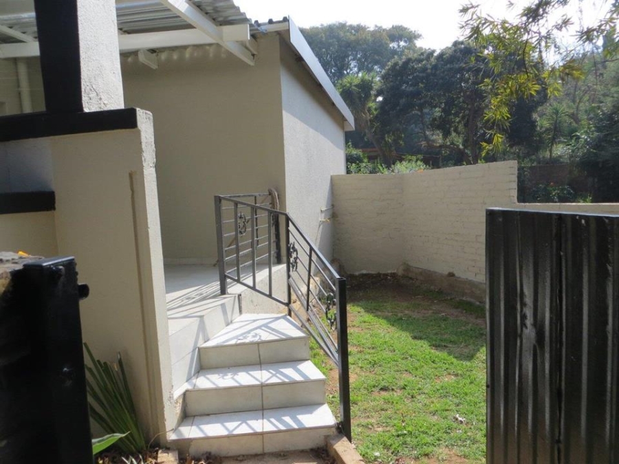 To Let 4 Bedroom Property for Rent in Constantia Kloof Gauteng