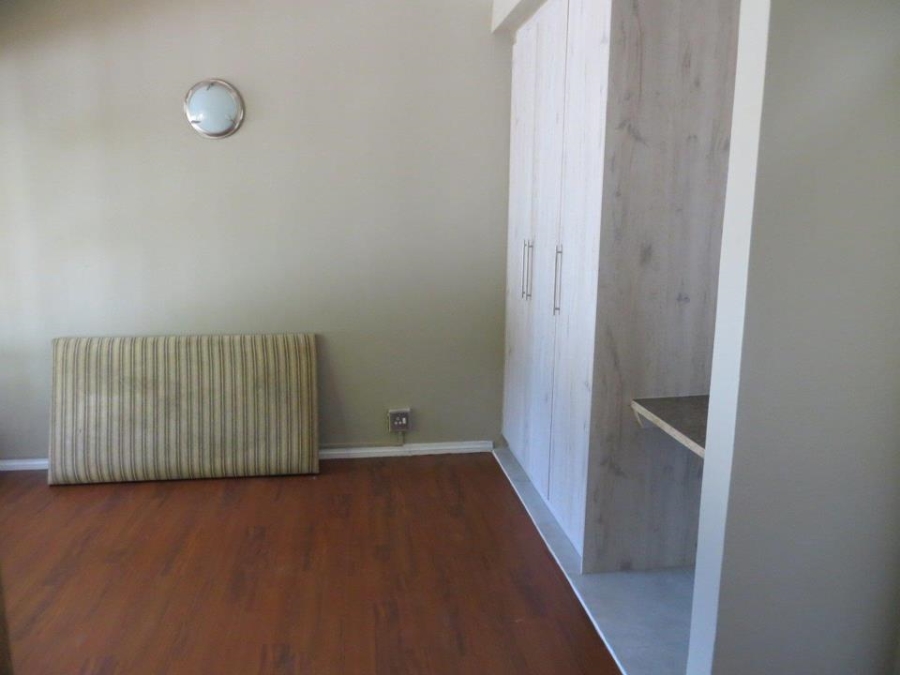 To Let 4 Bedroom Property for Rent in Constantia Kloof Gauteng