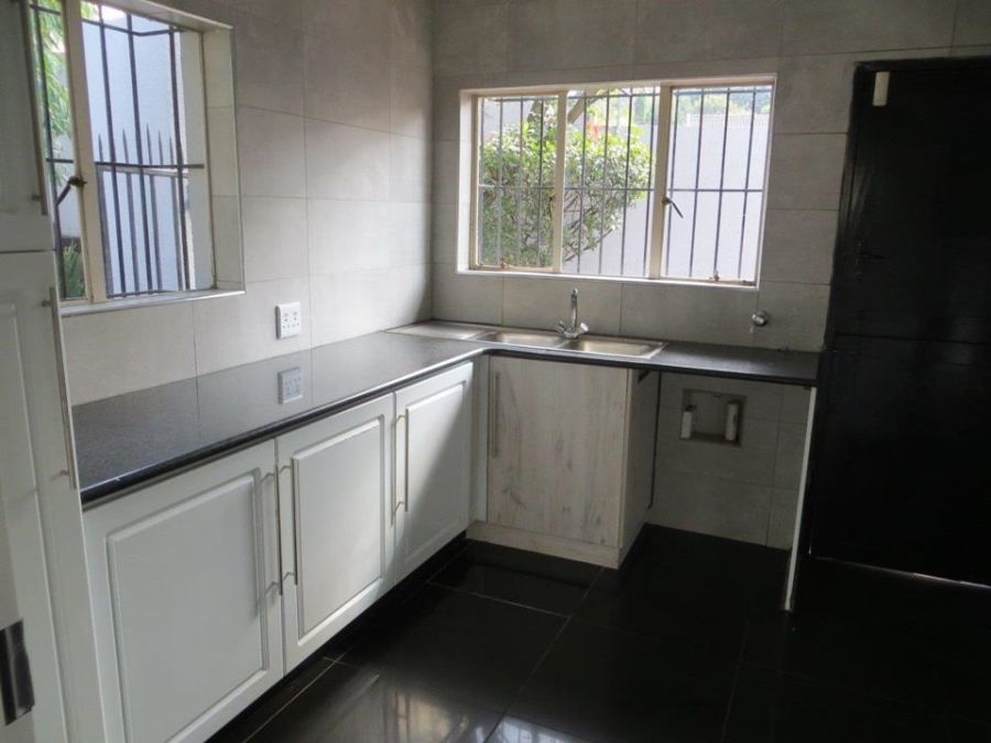 To Let 4 Bedroom Property for Rent in Constantia Kloof Gauteng