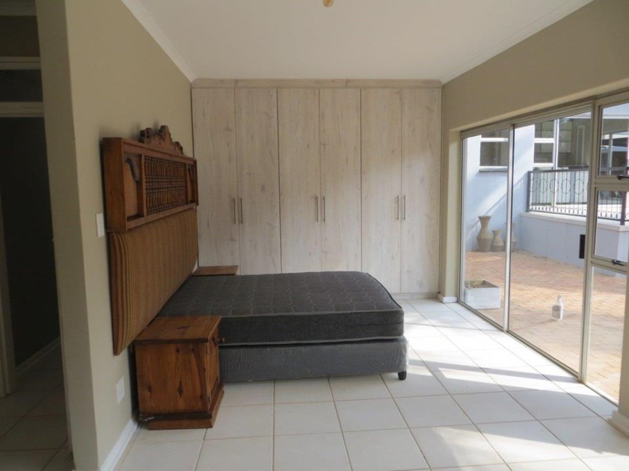 To Let 4 Bedroom Property for Rent in Constantia Kloof Gauteng