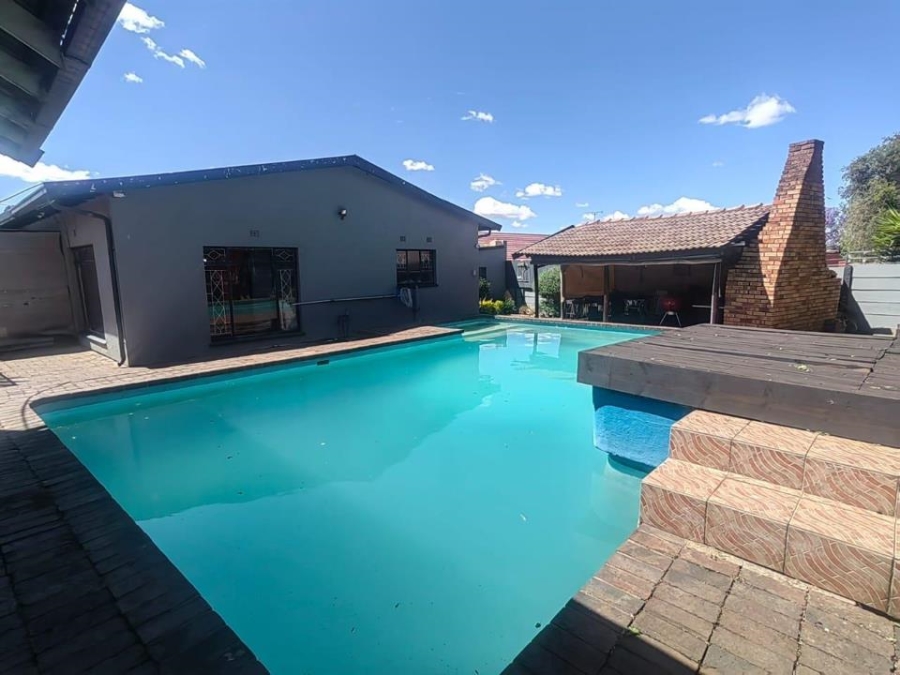 4 Bedroom Property for Sale in Witpoortjie Gauteng