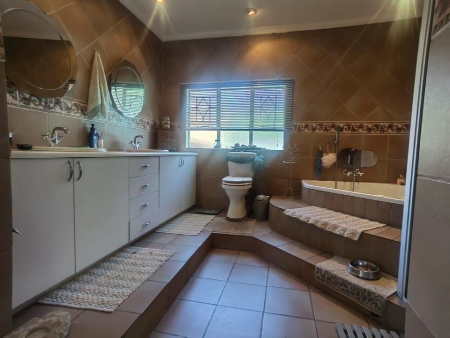 4 Bedroom Property for Sale in Witpoortjie Gauteng