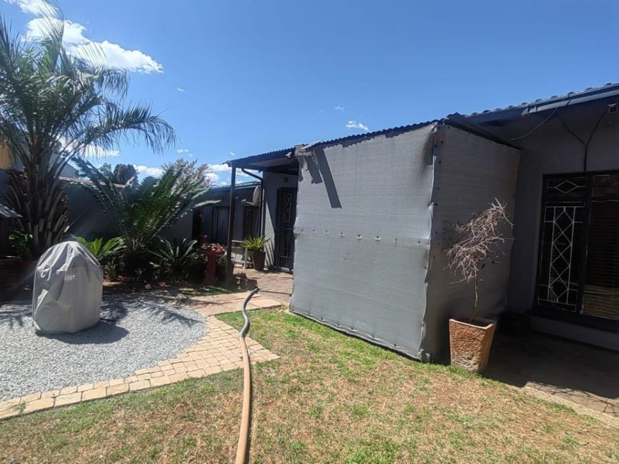 4 Bedroom Property for Sale in Witpoortjie Gauteng