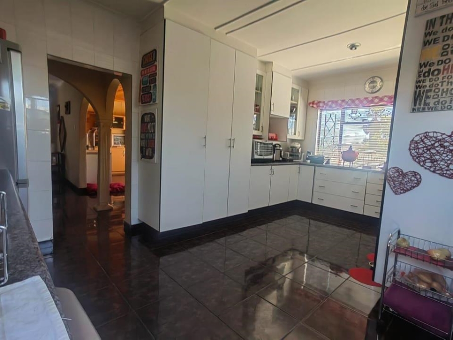 4 Bedroom Property for Sale in Witpoortjie Gauteng