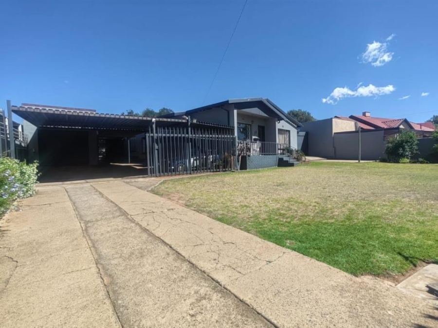 4 Bedroom Property for Sale in Witpoortjie Gauteng