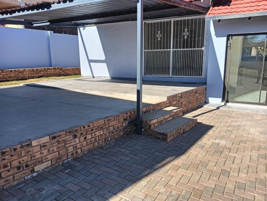 4 Bedroom Property for Sale in Mindalore Gauteng