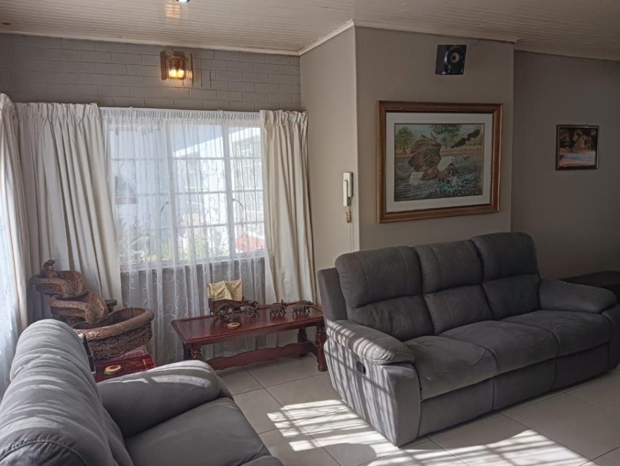 5 Bedroom Property for Sale in Witpoortjie Gauteng