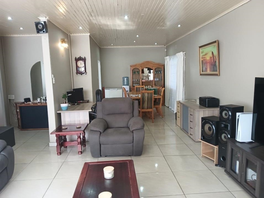 5 Bedroom Property for Sale in Witpoortjie Gauteng